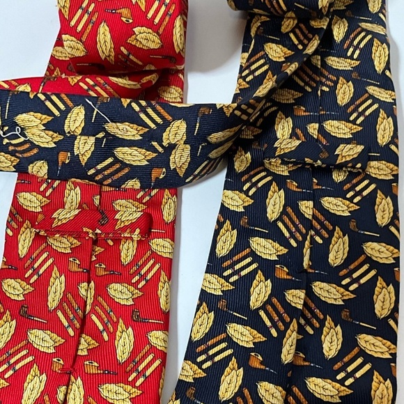 Vintage Italian silk tie tobacco leaves cigars all over print red navy gold (2) - Picture 2 of 5